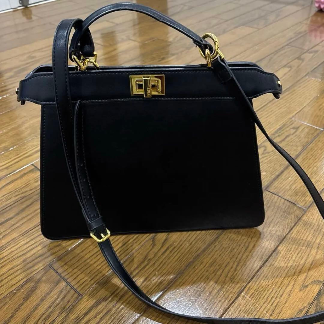 新品！レザー ハンドバッグ！ブラック×ゴールド！