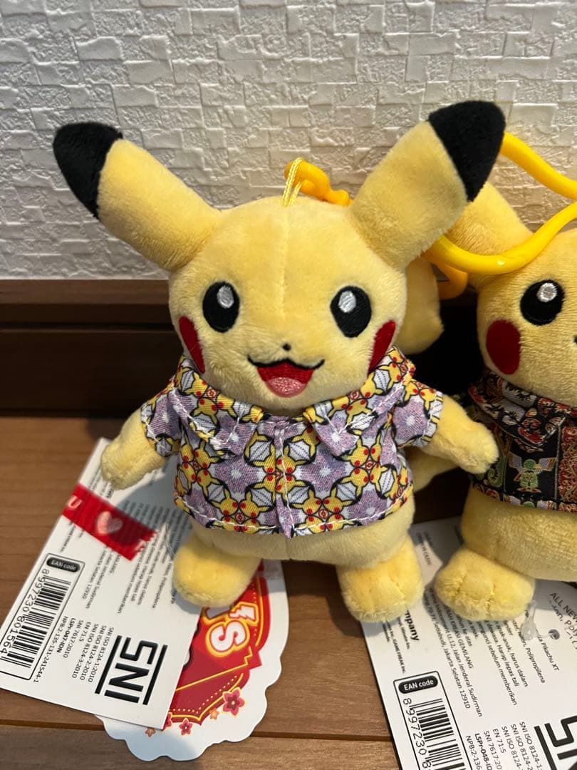 ジョグジャカルタ バティックピカチュウぬいぐるみ4セット+限定カード