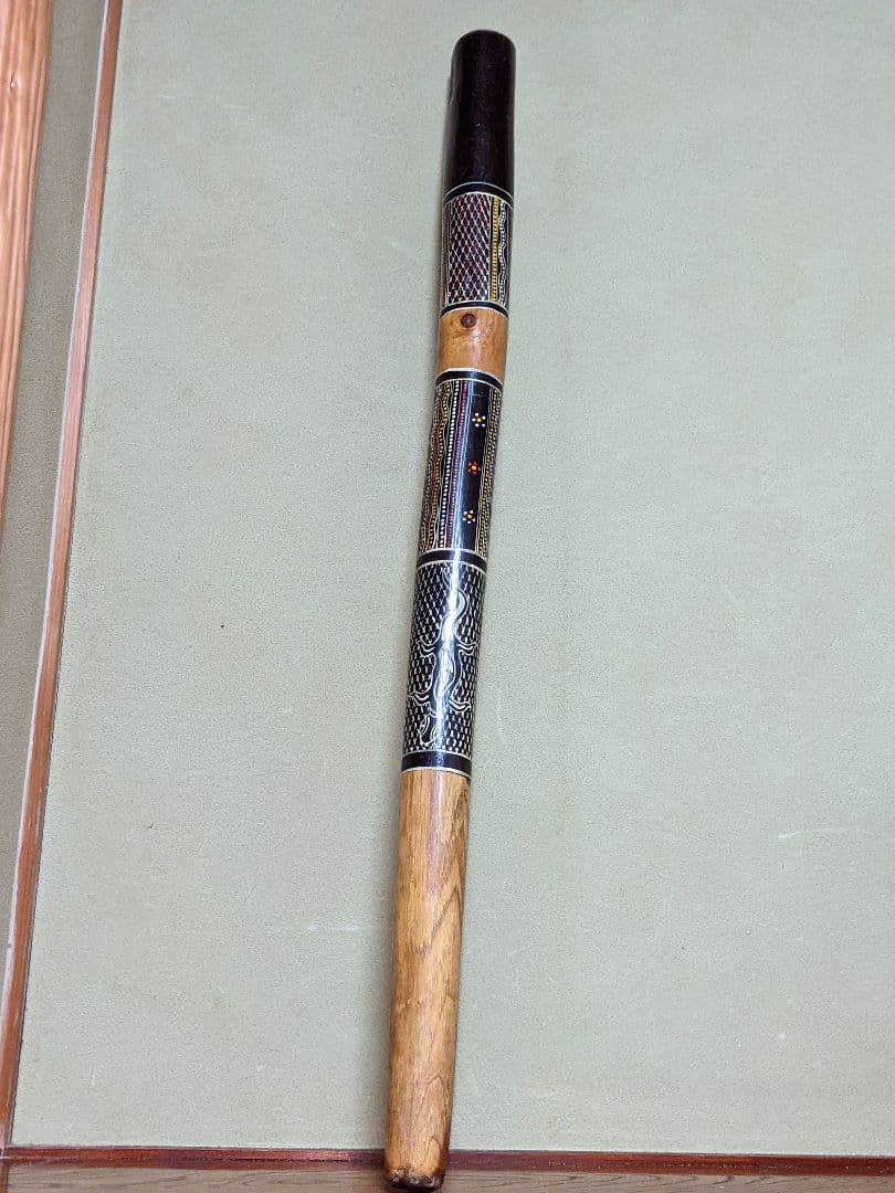 ディジュリドゥ オーストラリア大陸　先住民アボリジニの金管楽器　木製　民族楽器