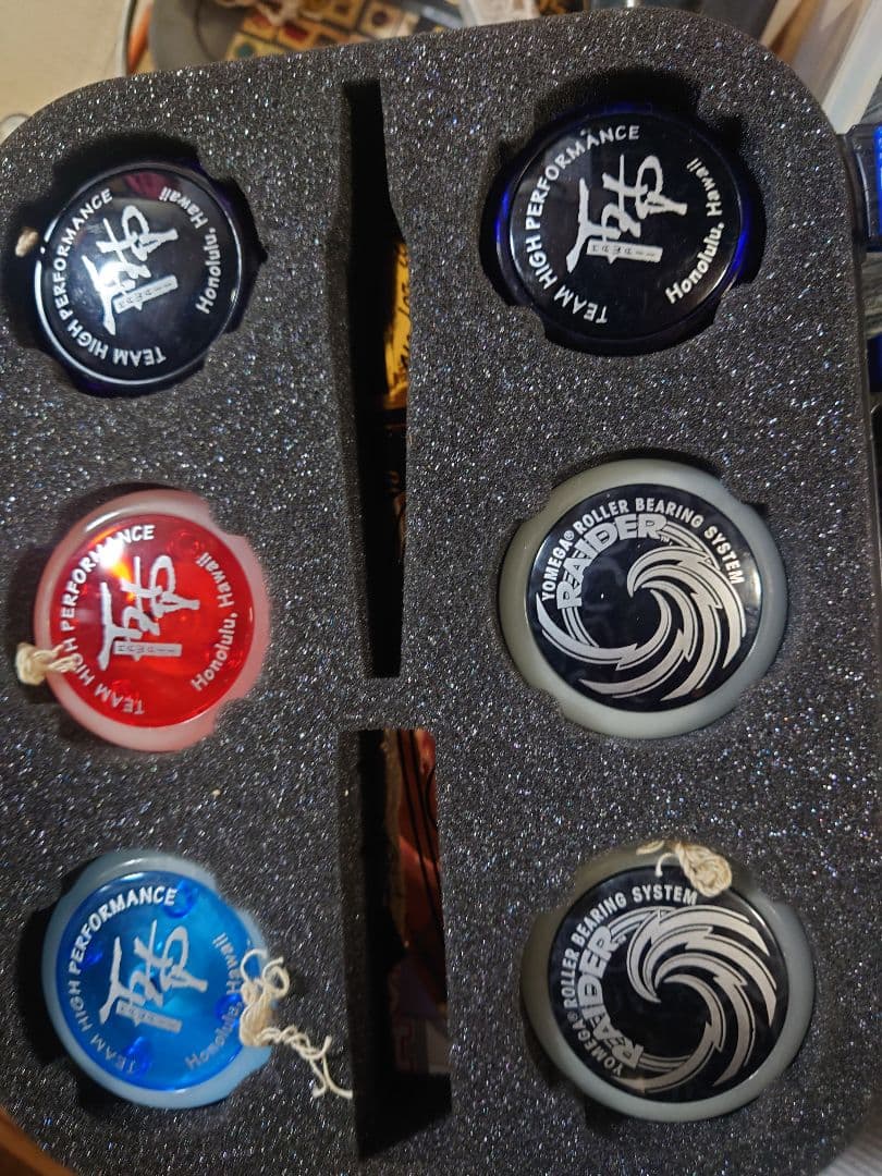 ヨーヨー6個セット、ケース付　ステッカー多数