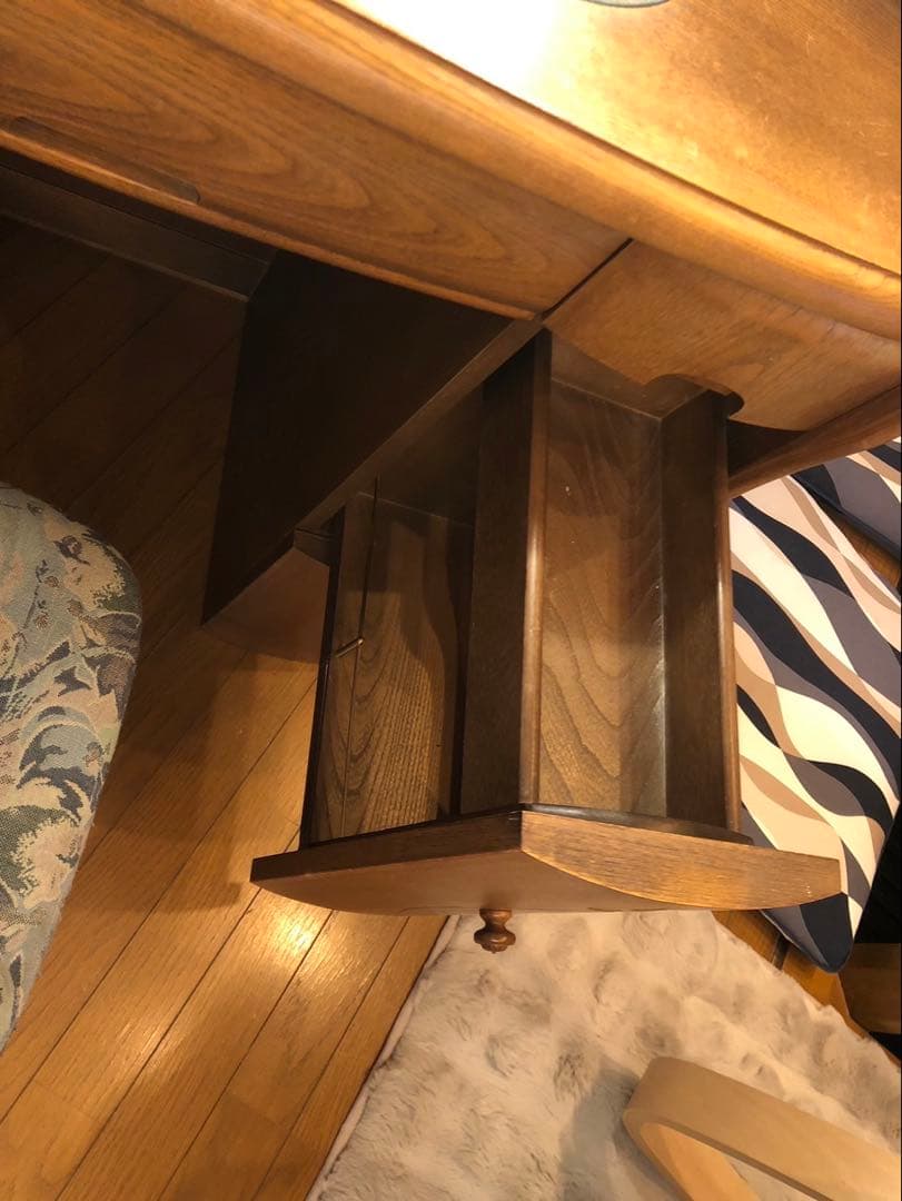 更に、値下げ！クラシック木製ドレッサー・ミラー・照明付き