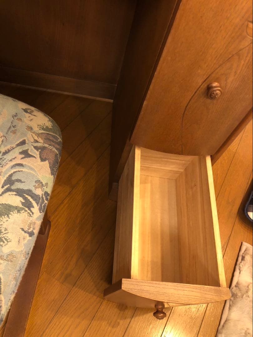 更に、値下げ！クラシック木製ドレッサー・ミラー・照明付き