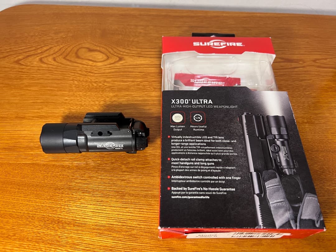 【実物】SUREFIRE X300 ULTRA LEDフラッシュライト