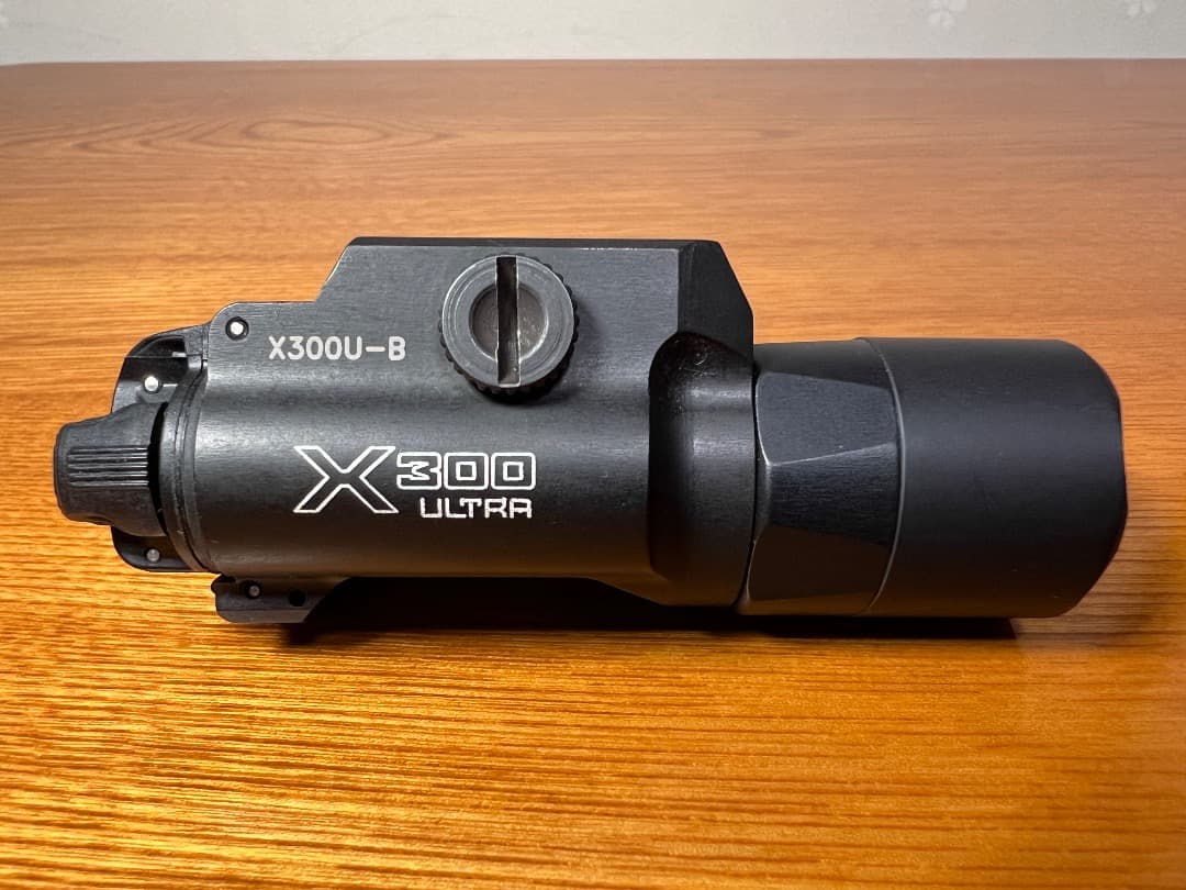【実物】SUREFIRE X300 ULTRA LEDフラッシュライト