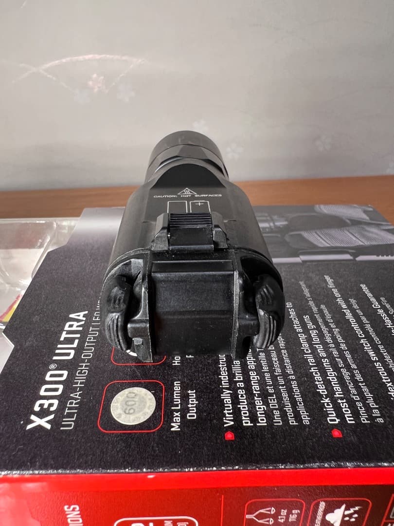 【実物】SUREFIRE X300 ULTRA LEDフラッシュライト