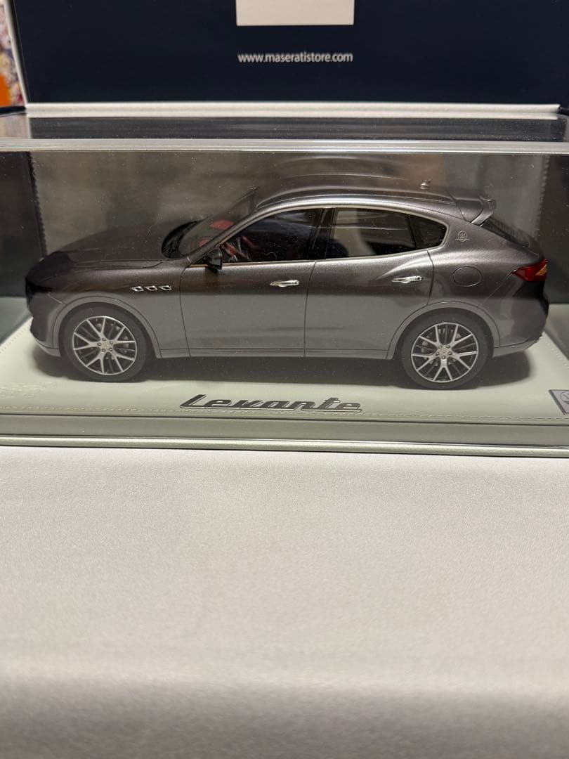 【未使用品】マセラティ レヴァンテ モデルカー グレー 1/18 BBR製