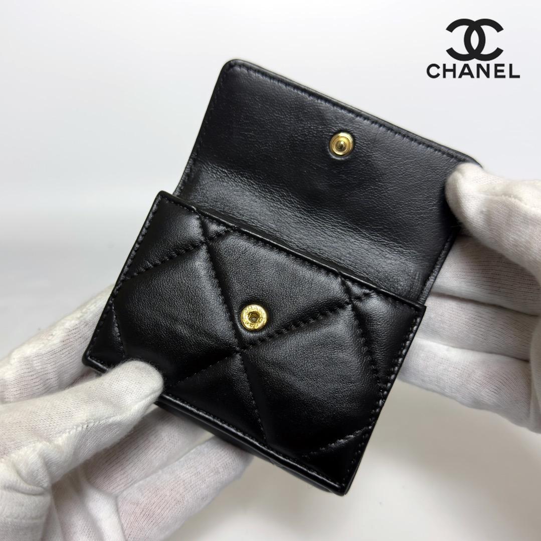 正規品　CHANEL シャネル19　ディズヌフ　Wホック　三つ折り財布