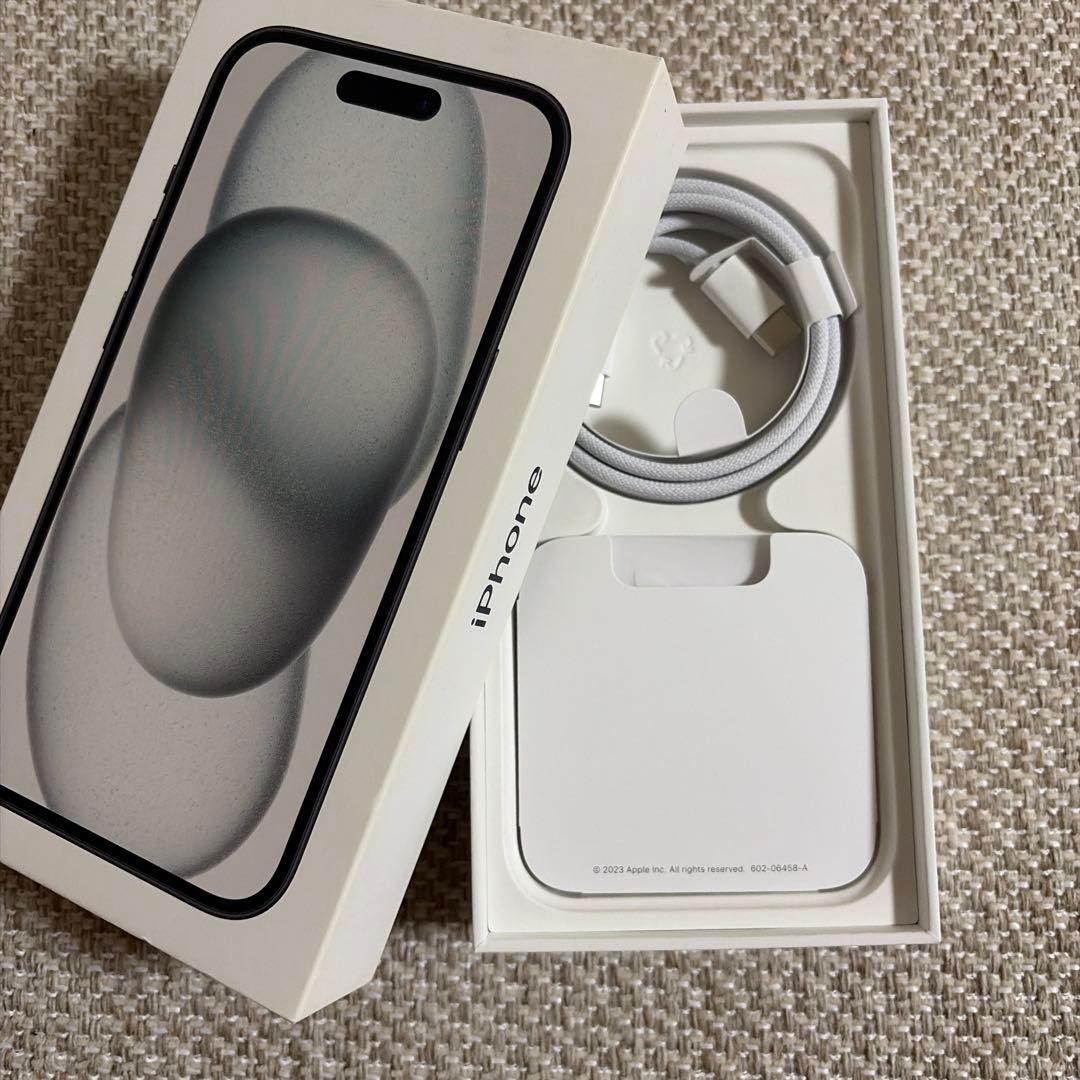 iPhone15 128GB ブラックチタニウム　sim free