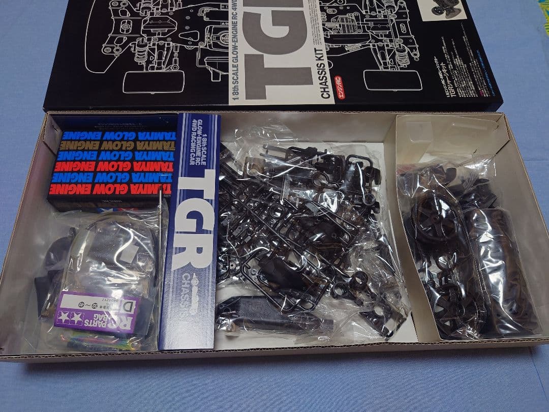 TGR 1/8 シャーシキット TAMIYA FS-15RBエンジン付き