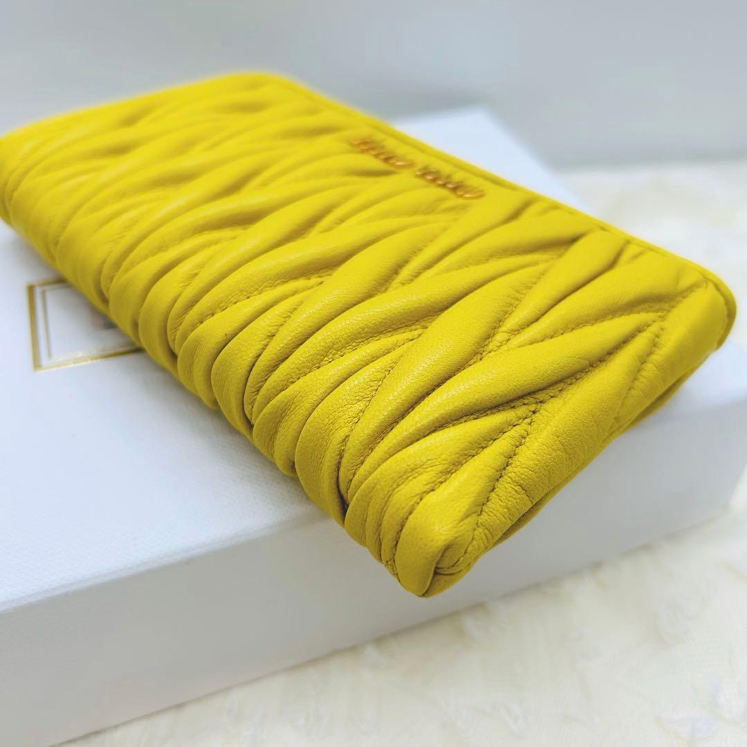 ミュウミュウ[希少カラー]マテラッセL字ラウンドファスナー財布ケース