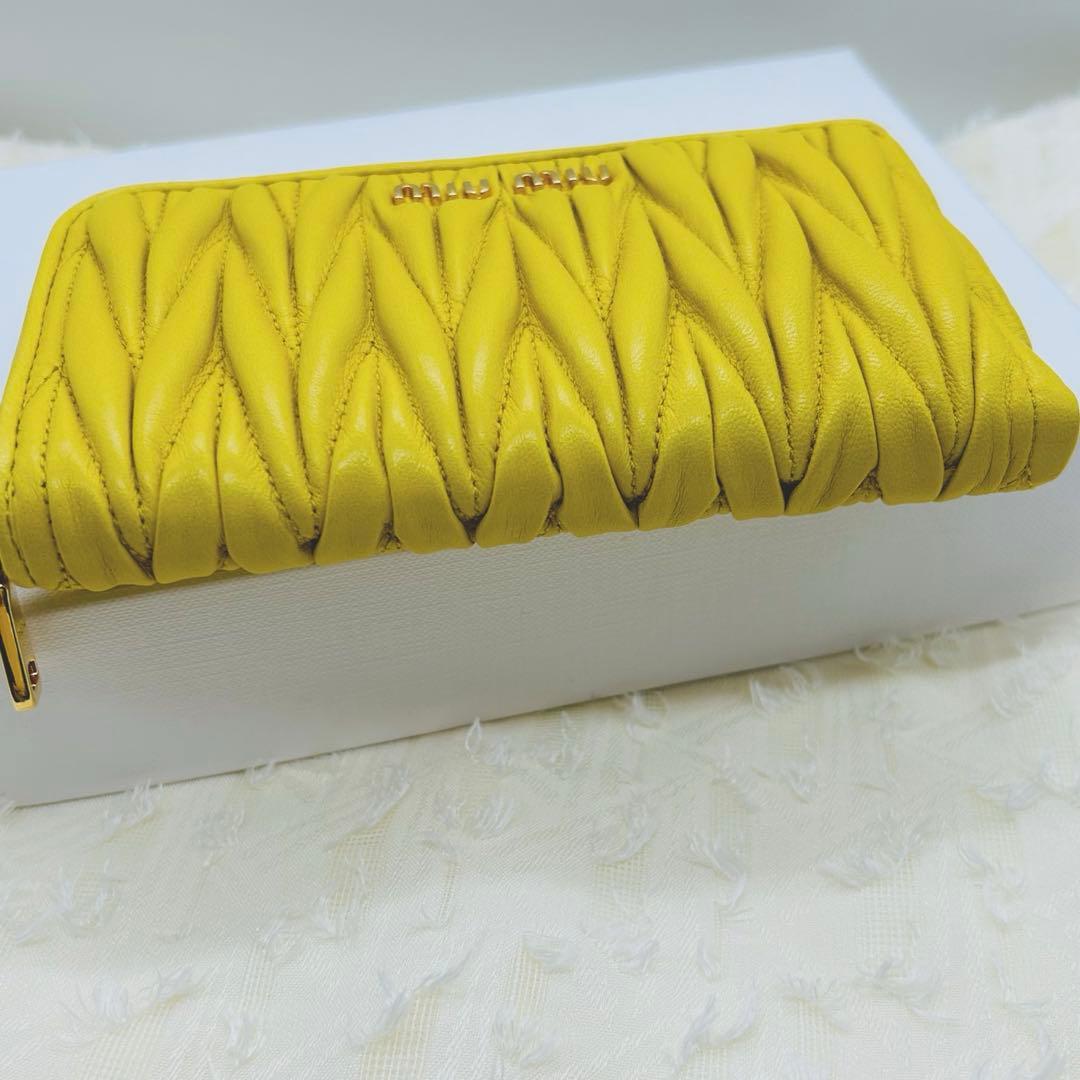 ミュウミュウ[希少カラー]マテラッセL字ラウンドファスナー財布ケース