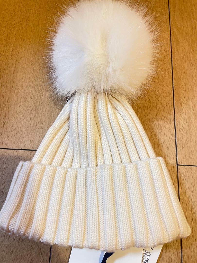 ✨新品未使用⭐️モンクレール　レディースニット帽 ファー付きポンポン