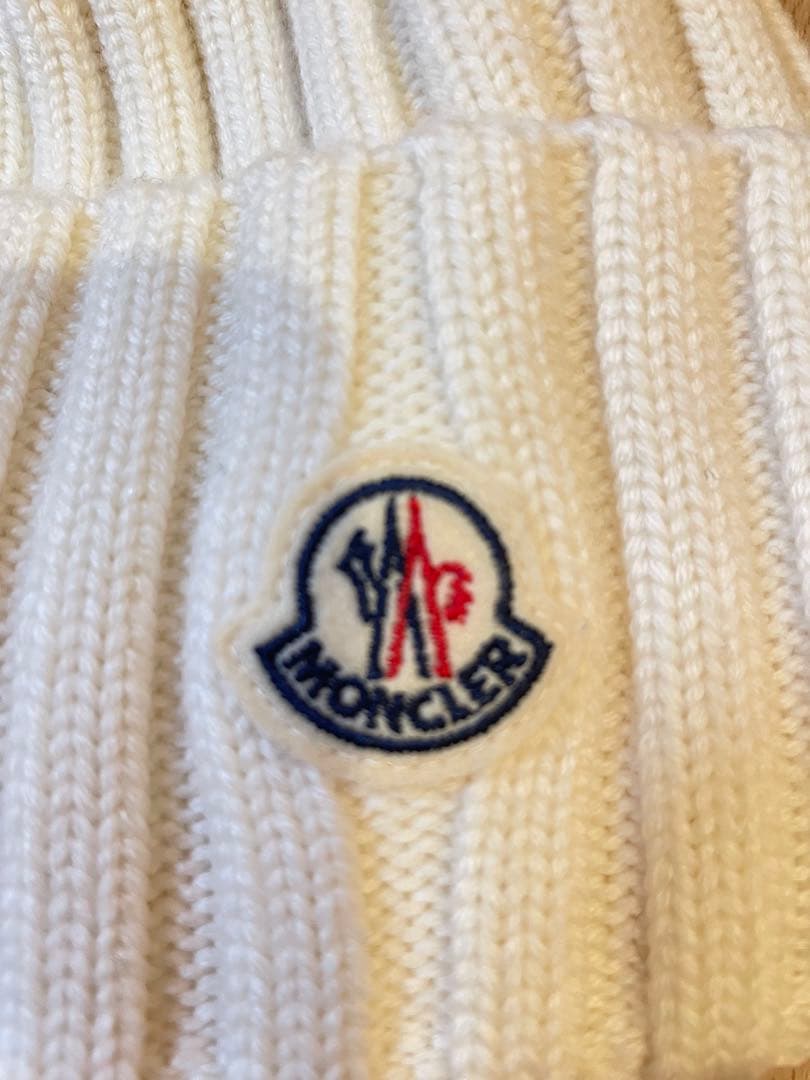 ✨新品未使用⭐️モンクレール　レディースニット帽 ファー付きポンポン