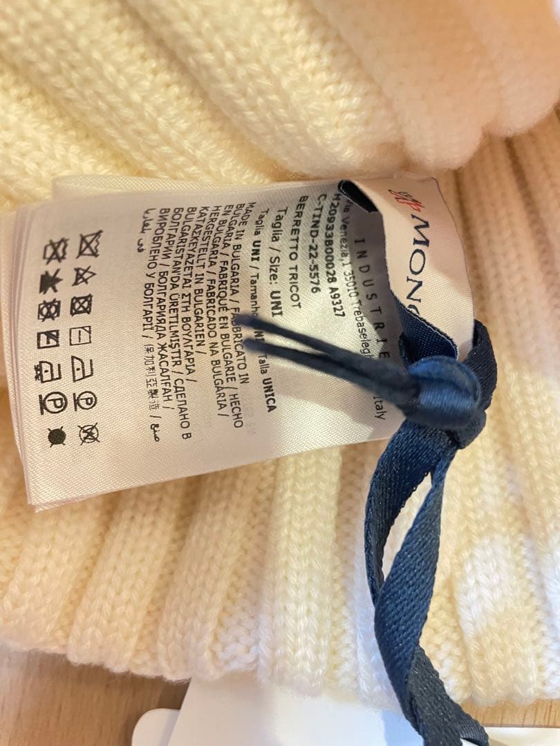 ✨新品未使用⭐️モンクレール　レディースニット帽 ファー付きポンポン