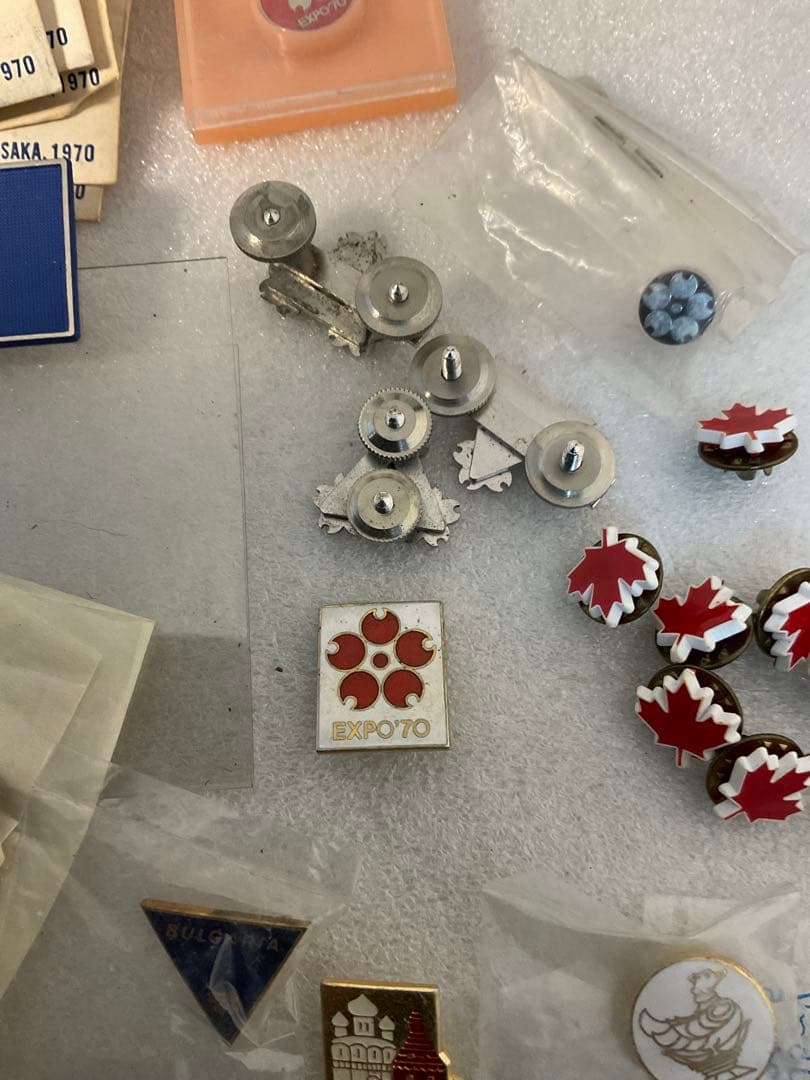昭和レトロ　ＥＸＰＯ’７０　大阪万博 バッジ　海外パビリオン他（38点）