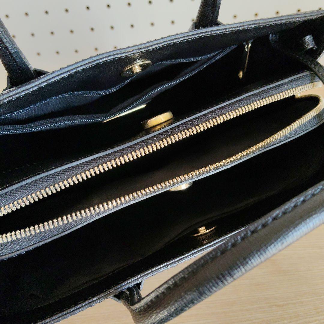 FURLA ブラック ハンドバッグ ショルダーストラップ付き
