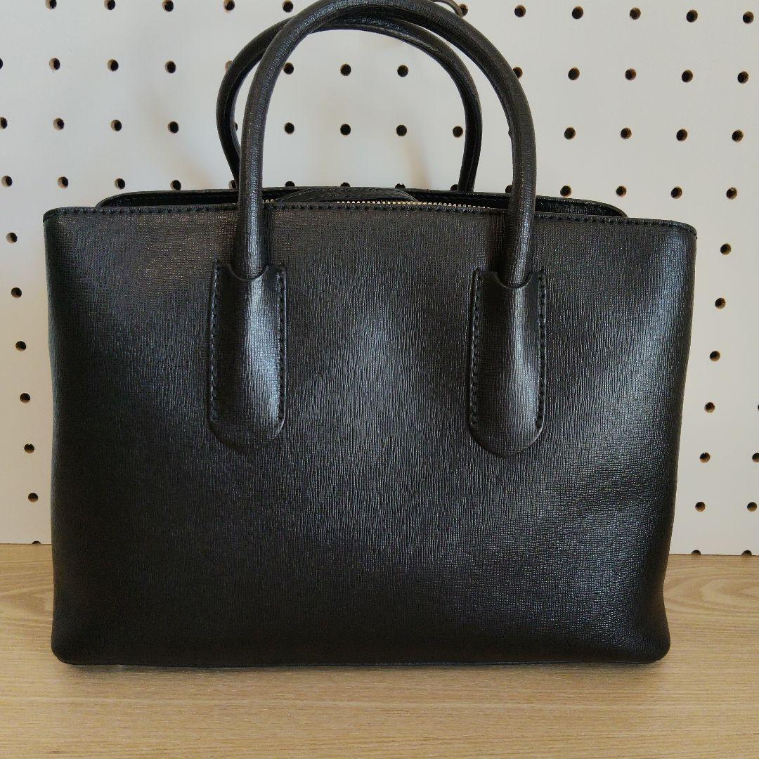 FURLA ブラック ハンドバッグ ショルダーストラップ付き