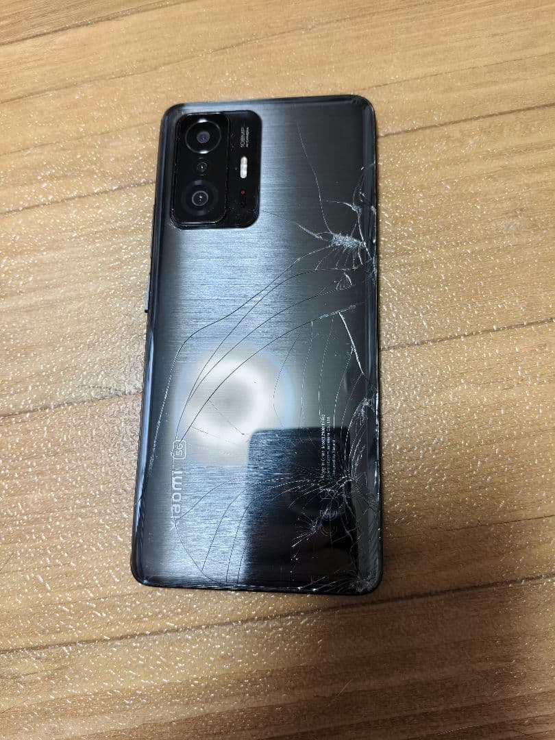 Xiaomi 11T 背面割れ