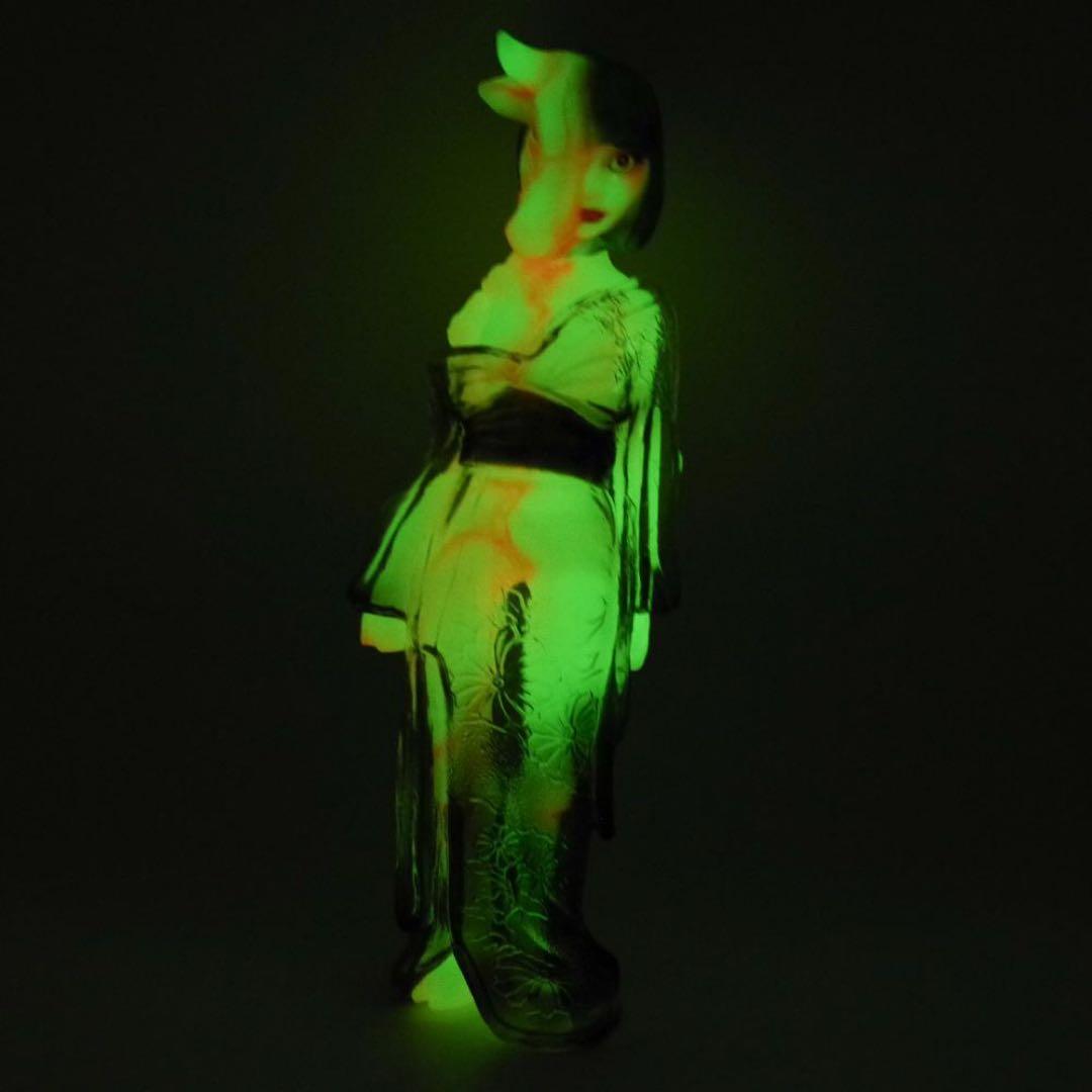 カンロ ヒカリトイズ 真説・物ノ怪少女 くだん 〜蛍〜 蓄光 ソフビ