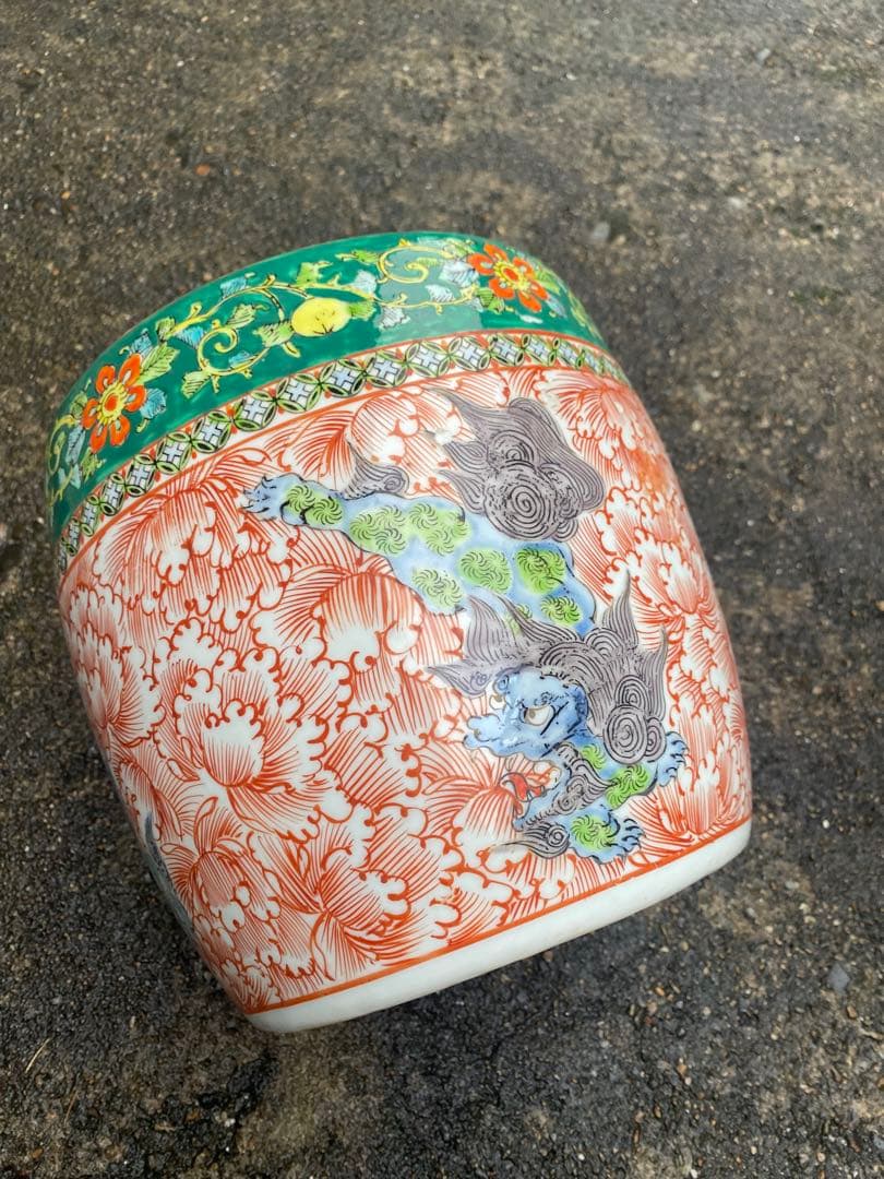 獅子の絵柄 陶器 植木鉢カバー
