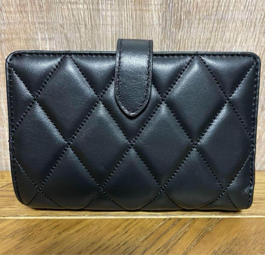 新品✨Kate spade キルティング財布 2つ折り　ブラック　人気カラー