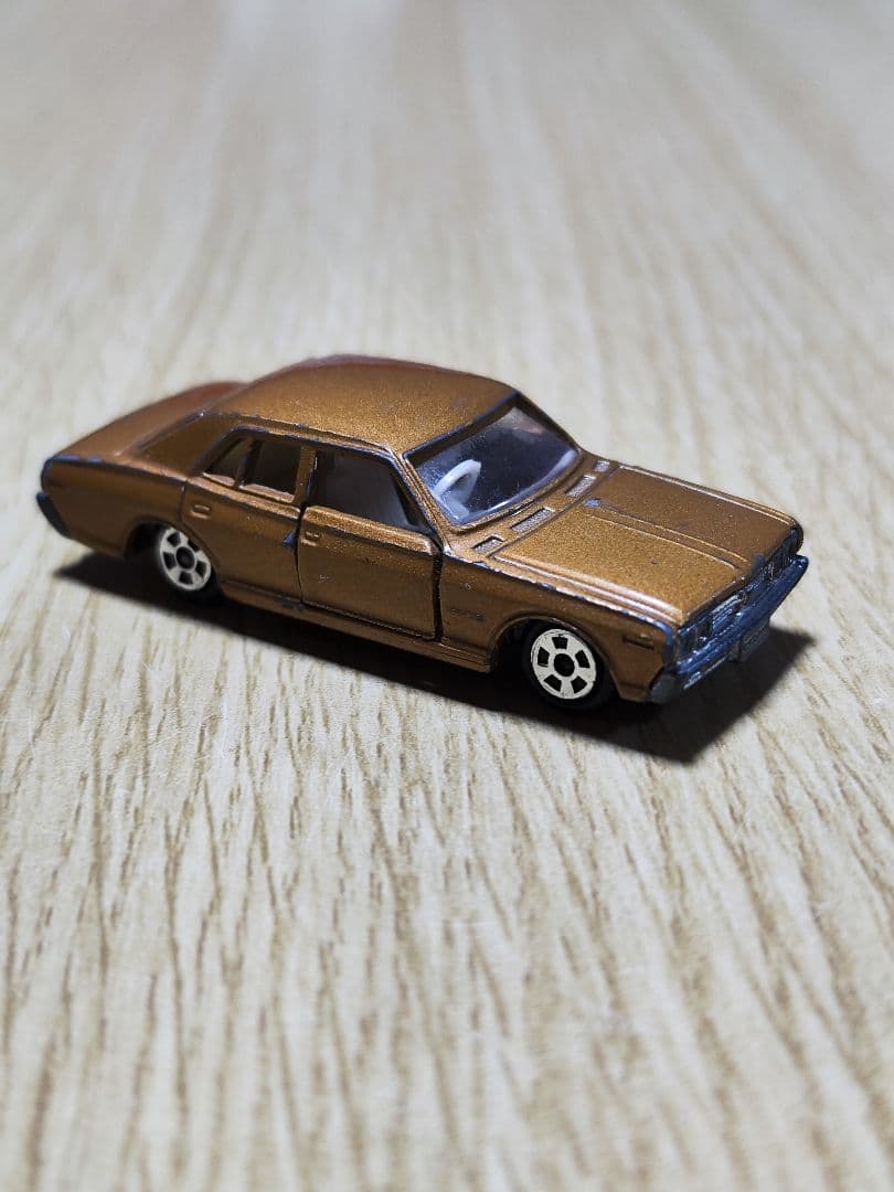 トミカ　日産　セドリック　香港