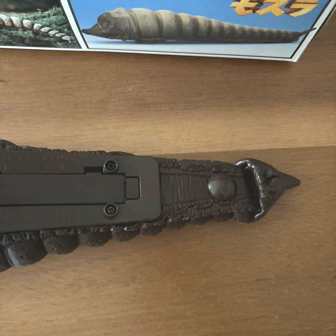 バンダイ モスラ 幼虫　フィギュア グレー