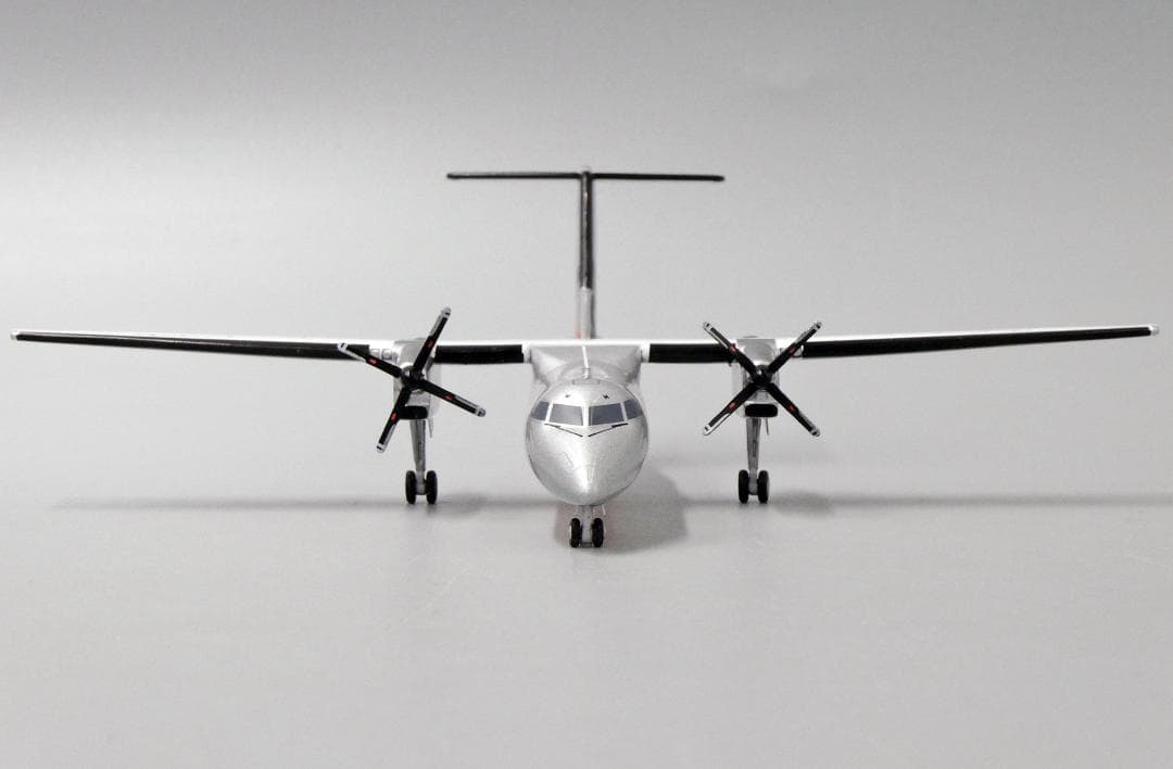 ジェットスター Dash8-Q300 VH-TQM 1/200