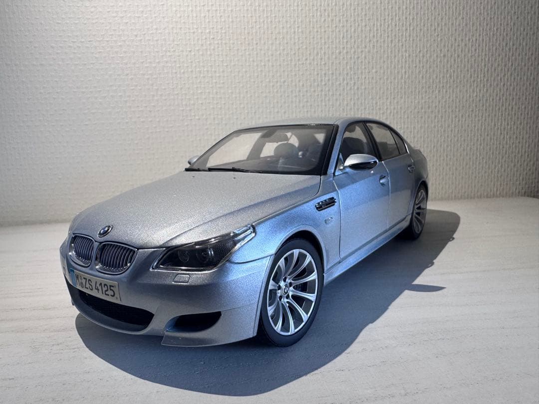 BMW M5 ミニカー 1/18 シルバー