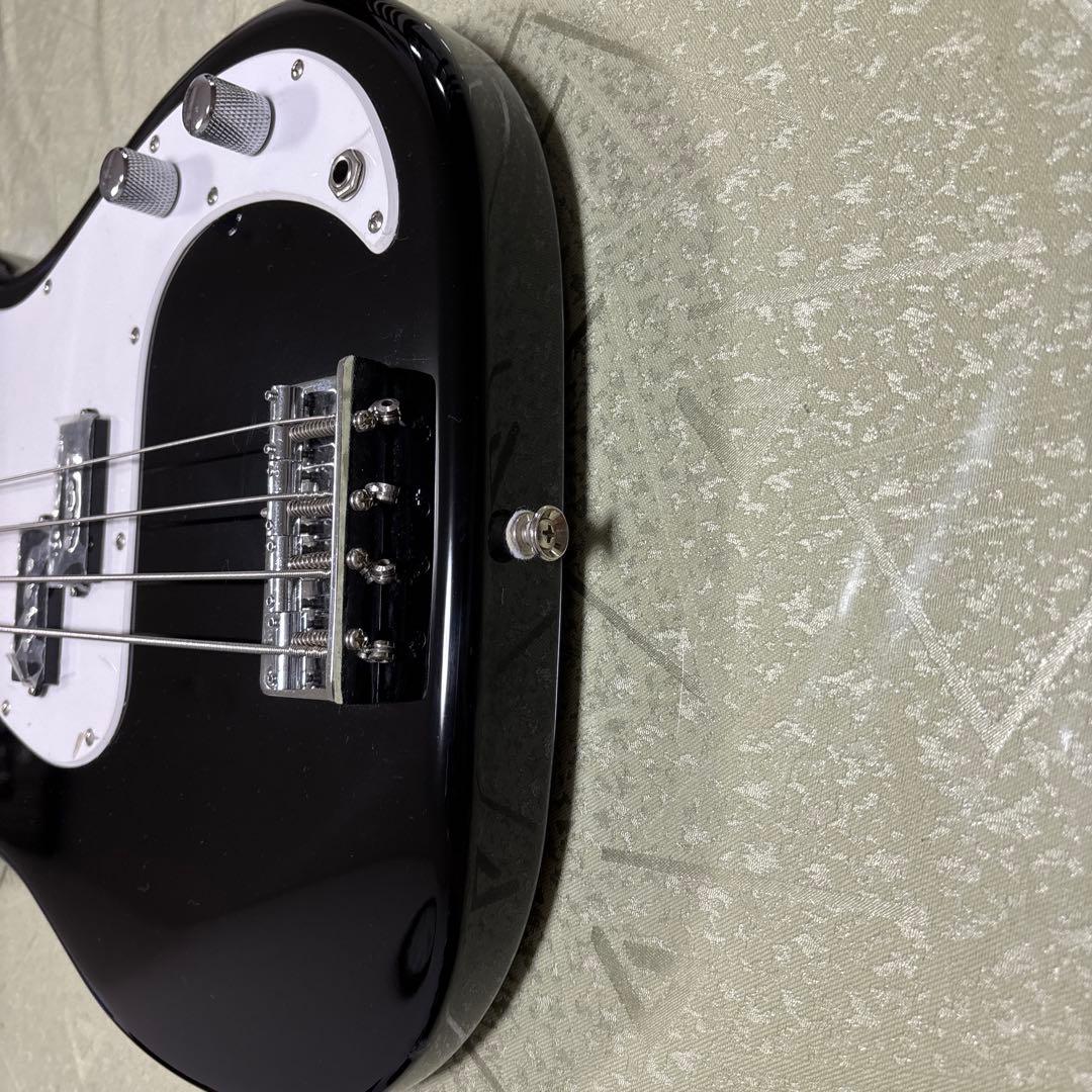 SquierとBUSKER'S プレベ(ネックを外して発送)