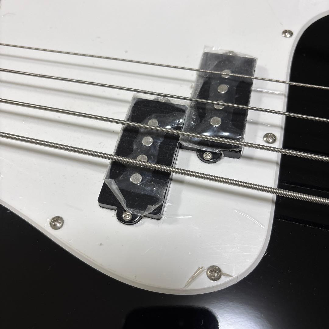 SquierとBUSKER'S プレベ(ネックを外して発送)