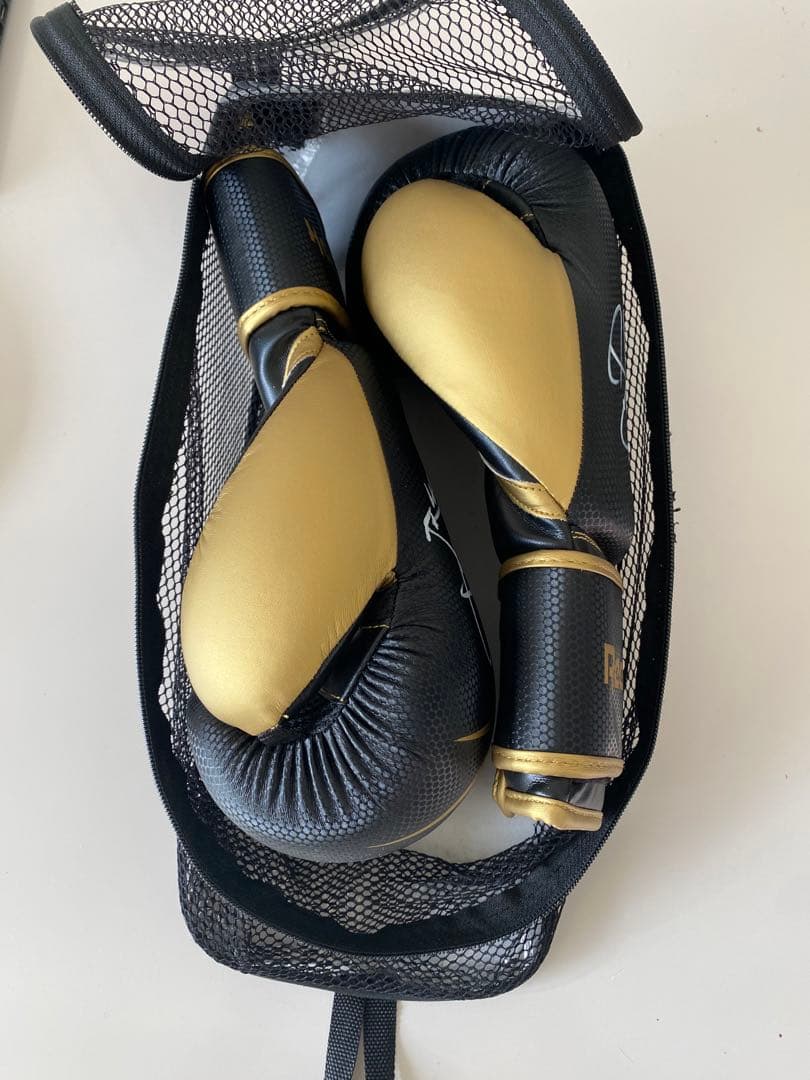 マニー・パッキャオのサイン入りボクシンググローブ