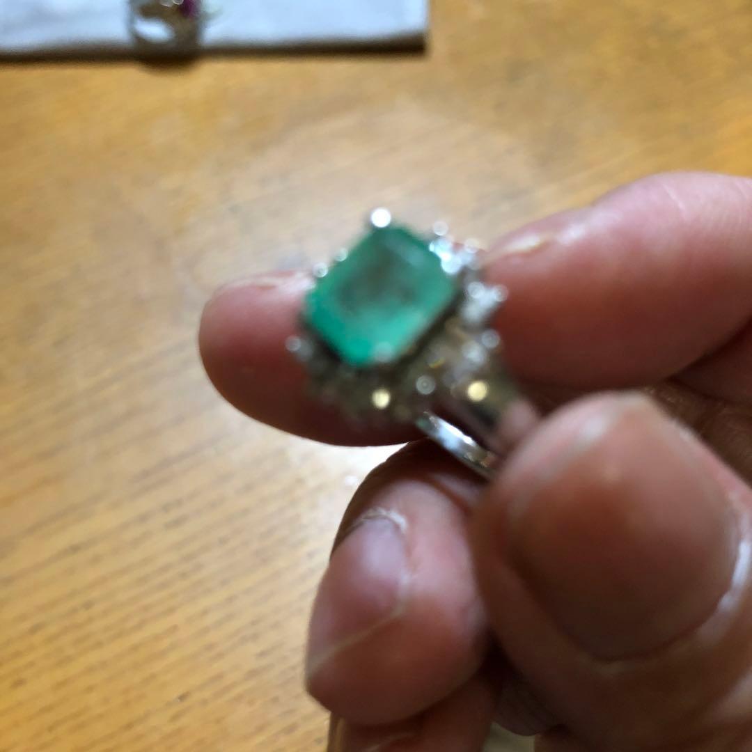 緑色の石の装飾リング 5g