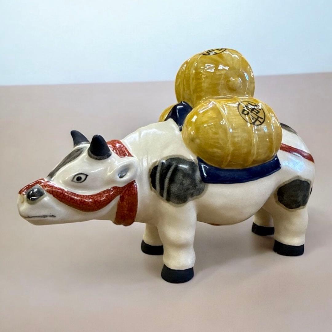 【宮永東山】陶器 牛の置物 背中に藁の束