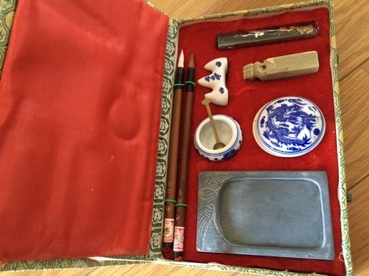 ☆中国で買ってきた書道セット★習字★文鎮★すずり★筆つきですぐ始められる！レア