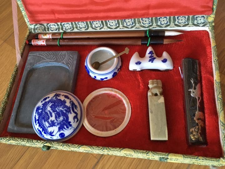 ☆中国で買ってきた書道セット★習字★文鎮★すずり★筆つきですぐ始められる！レア