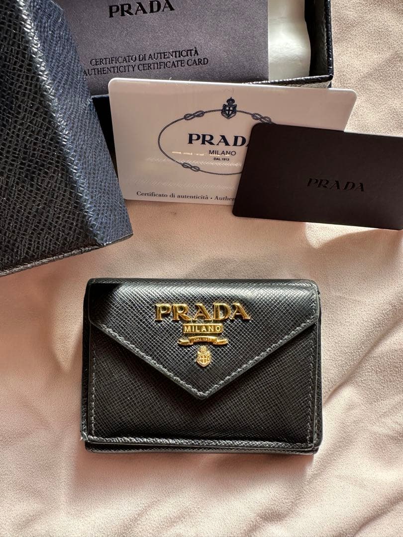 PRADA プラダ　サフィアーノ　ブラック 三つ折り財布