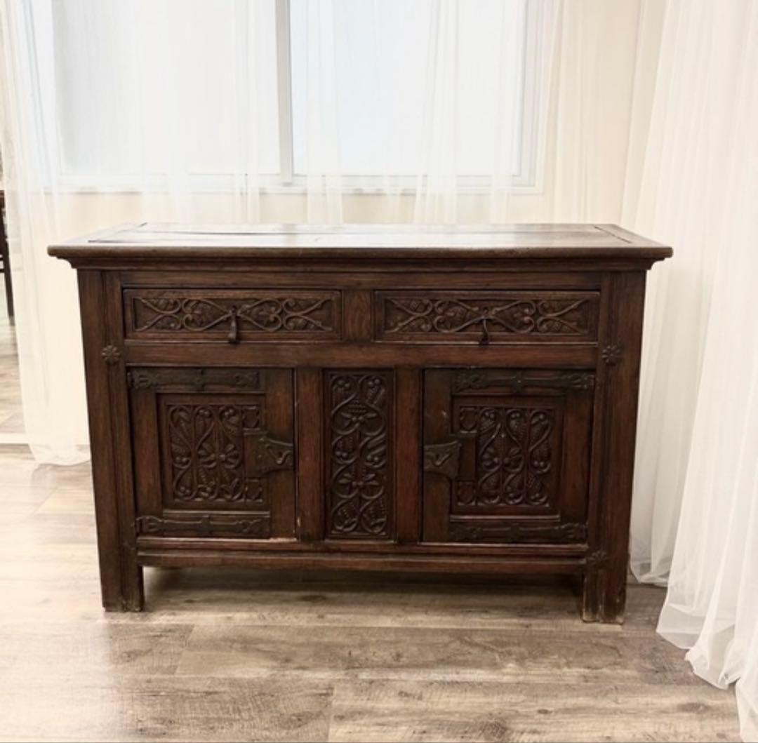 限定値下げ‼︎アンティーク キャビネット 木製彫刻入り西洋　家具