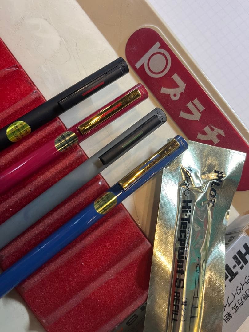 パイロット　ハイテックノック4本とリフィールクロ15個