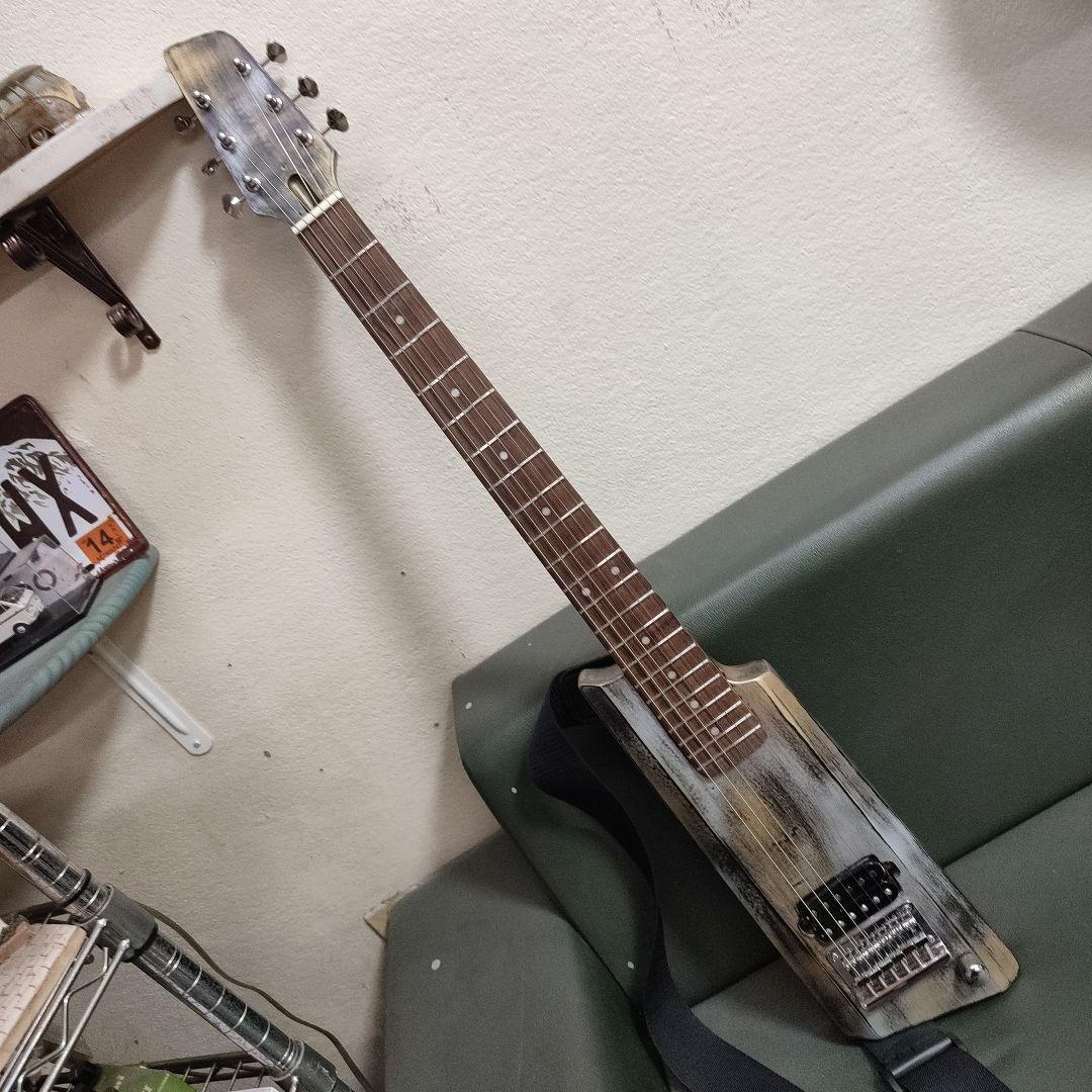 ダメージ仕様トラベルギター