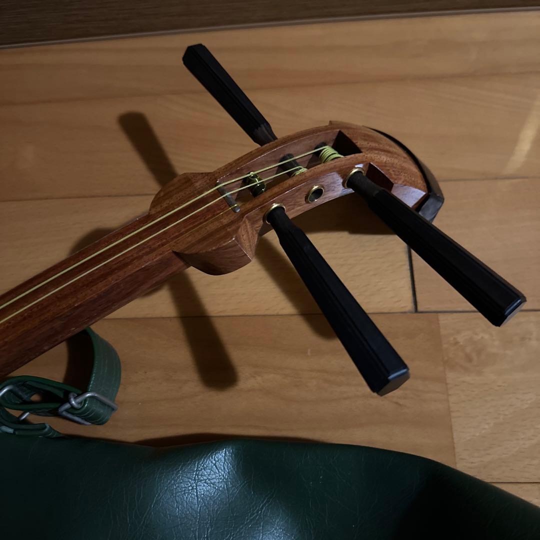 三味線本体 ソフトケース付き　細棹　秋田三味線　長唄等　３弦