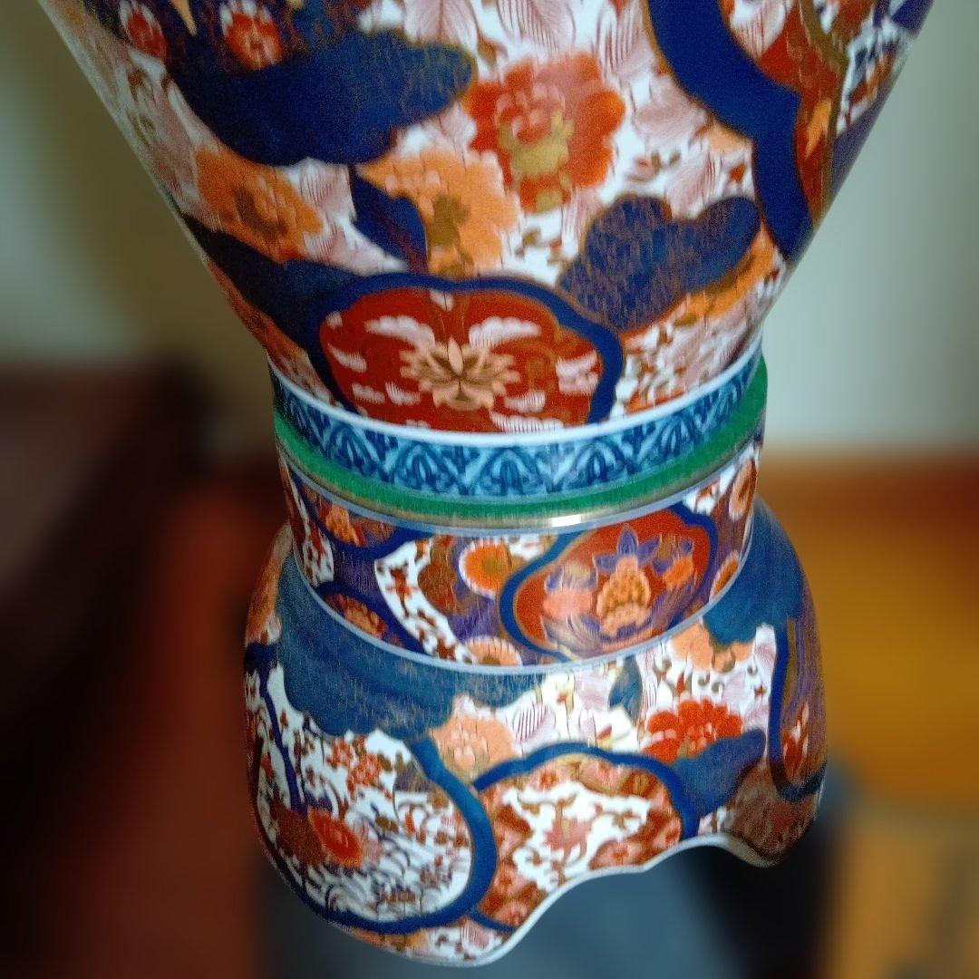 金色獅子の蓋付き陶器花瓶