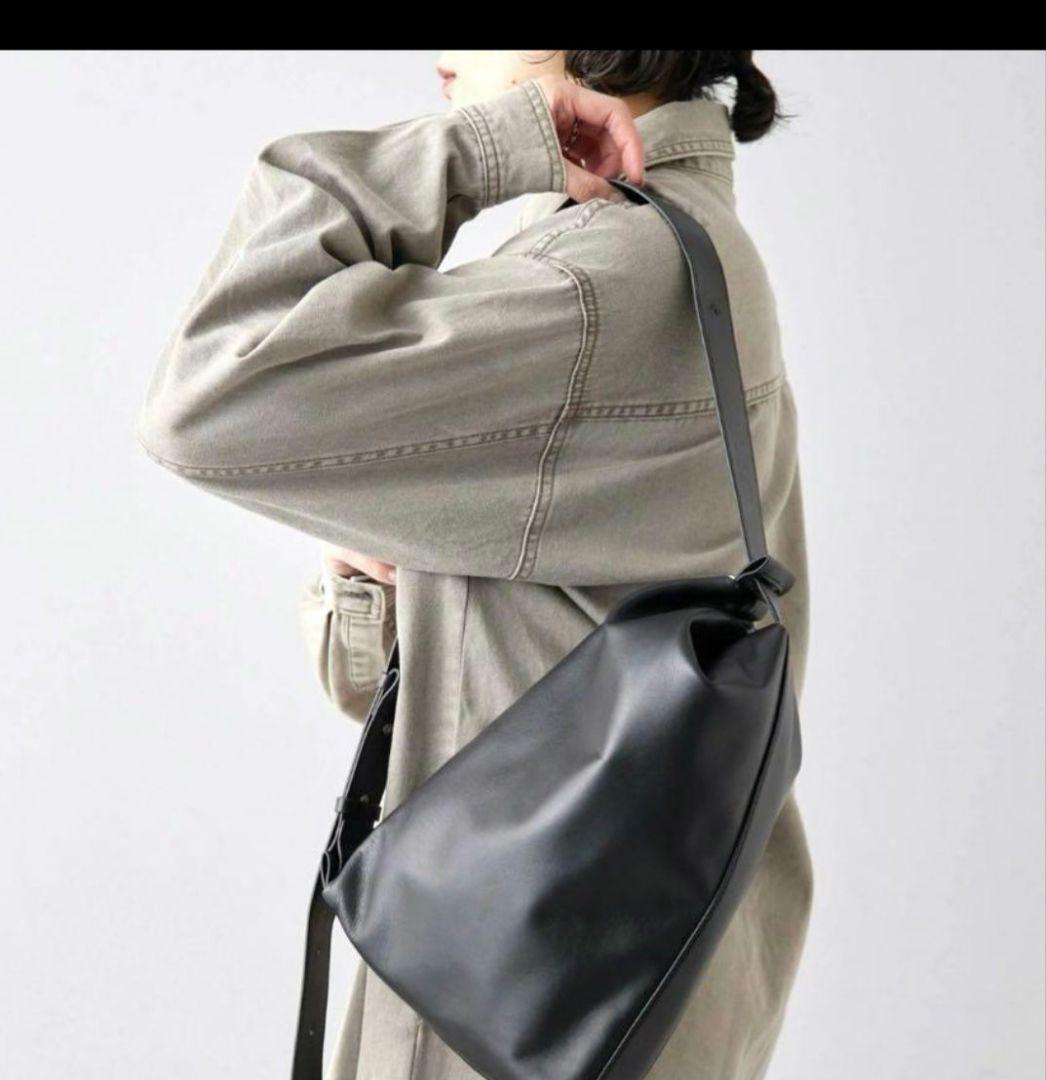 イアパピヨネ 本革 2WAYレザーショルダーバッグ ブラック ear