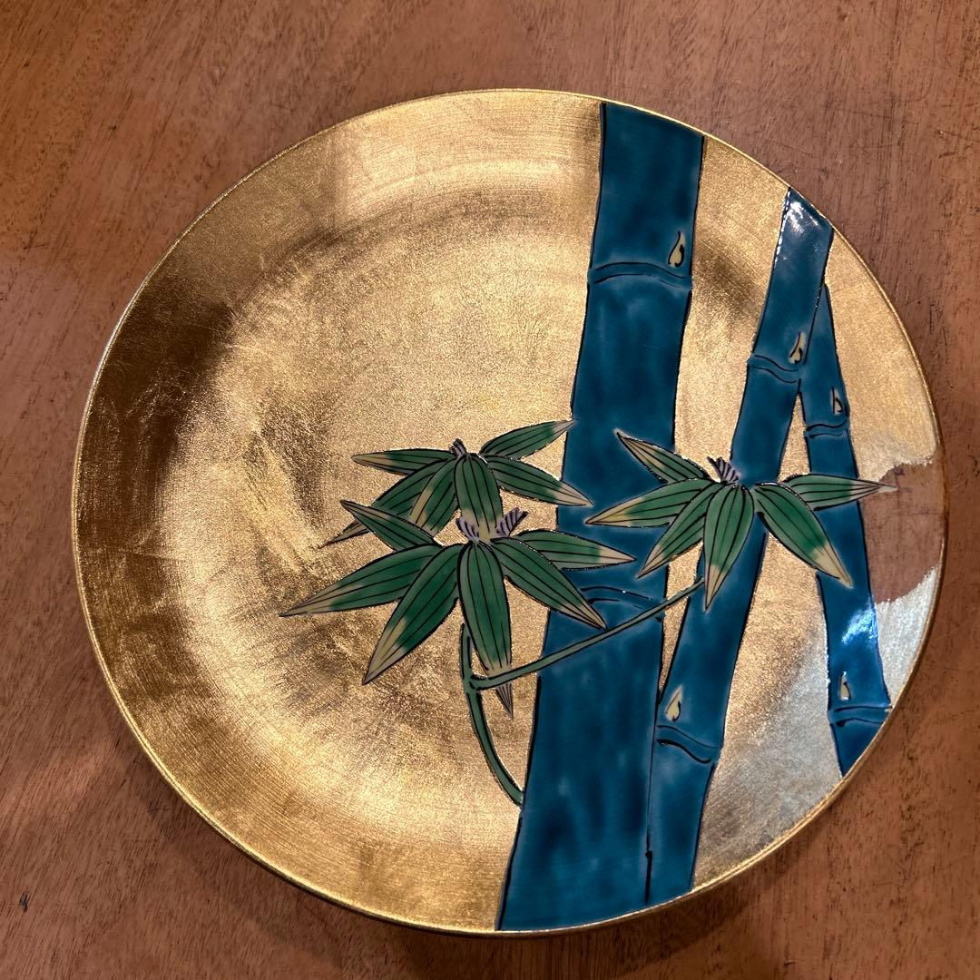 飾り皿　琥山窯　竹絵金箔推　皿立て箱付