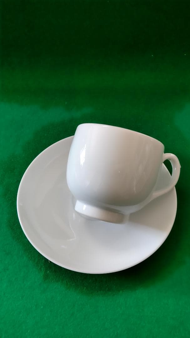 新春希望価格セ―ル♦佐賀県重要無形文化財 故中村清六　創作白磁コーヒー碗1客