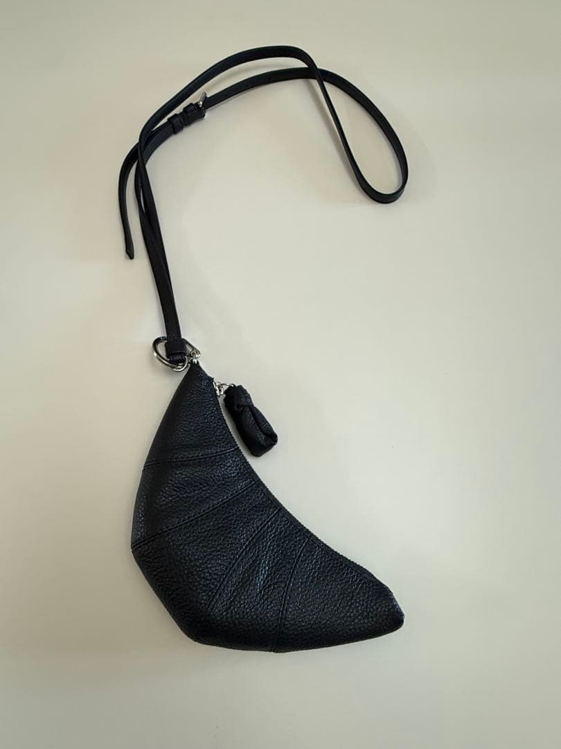 小物 CROSS-BODY CROISSANT COIN PURSE