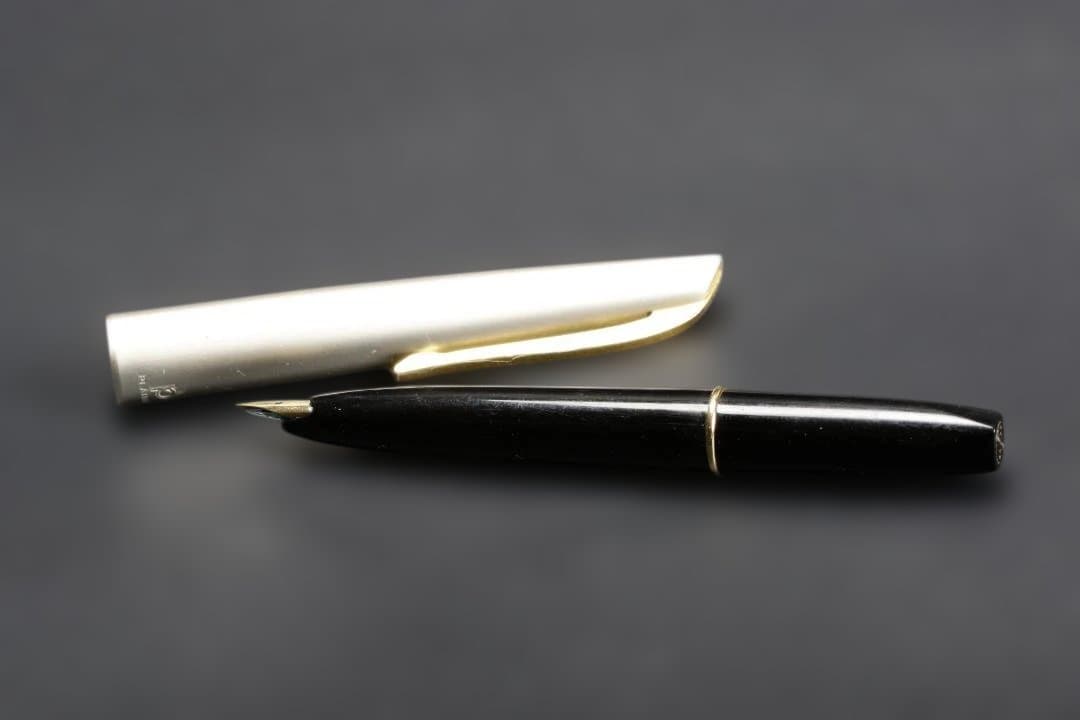 PLATINUM プラチナ 万年筆 ペン先14K ブラック×ゴールド