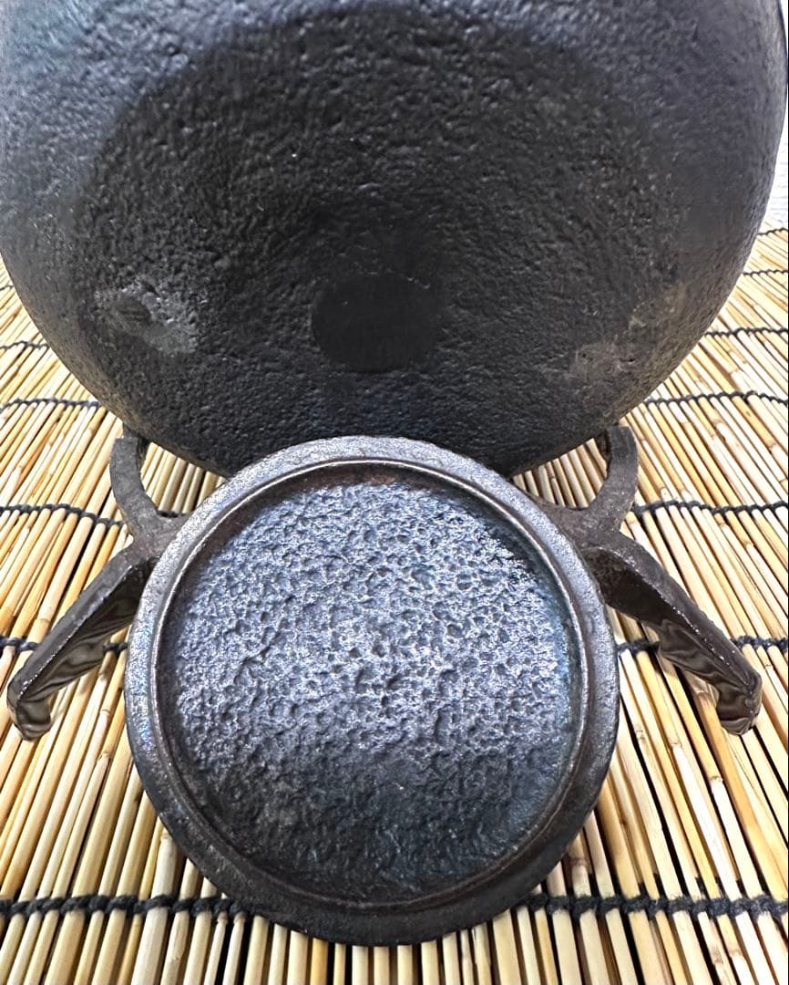 ＵＳＥＤ、良品　岩手県奥州 佐秋鋳造所 佐藤守巨造 真作保証　南部鉄瓶 南部鉄器