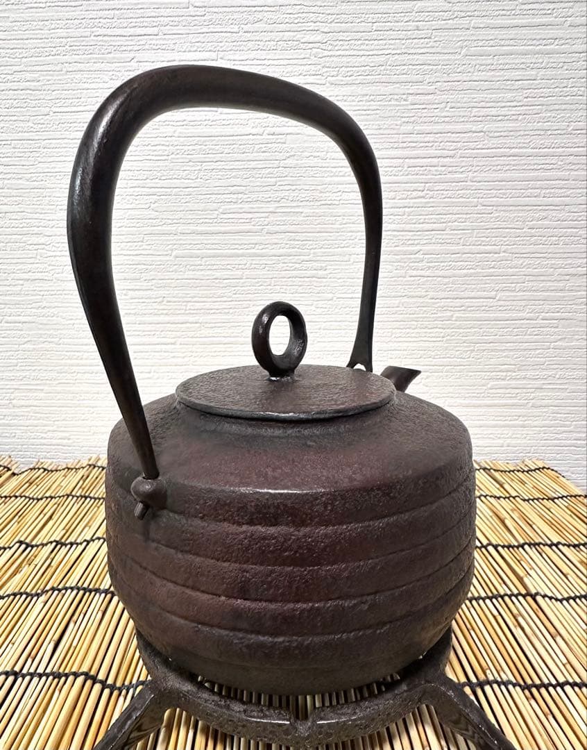 ＵＳＥＤ、良品　岩手県奥州 佐秋鋳造所 佐藤守巨造 真作保証　南部鉄瓶 南部鉄器