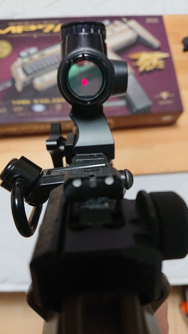 東京マルイMP7A1 ガスガン レッドドットサイト付き